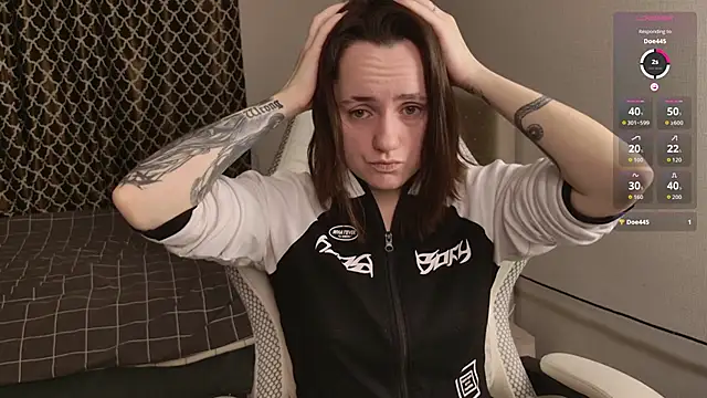 Luna Loveee online show from November 2025 04:33:02 AM