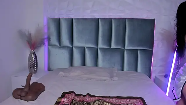 Selene bennet online show from November 2025 03:50:01 AM