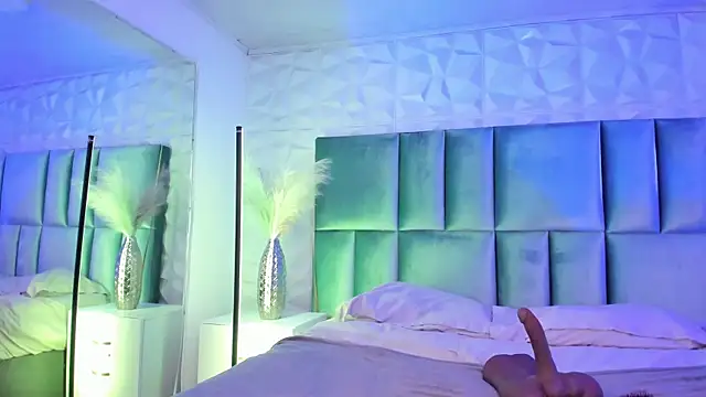 Selene bennet online show from April 2026 03:35:01 AM