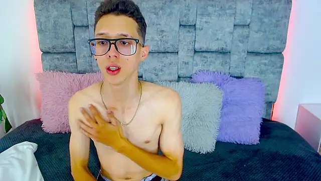 Snapshot of skinny_bigcock02 chatting on February 2025 08:09:01 PM skinny bigcock02 online show from February 2025 08:09:01 PM