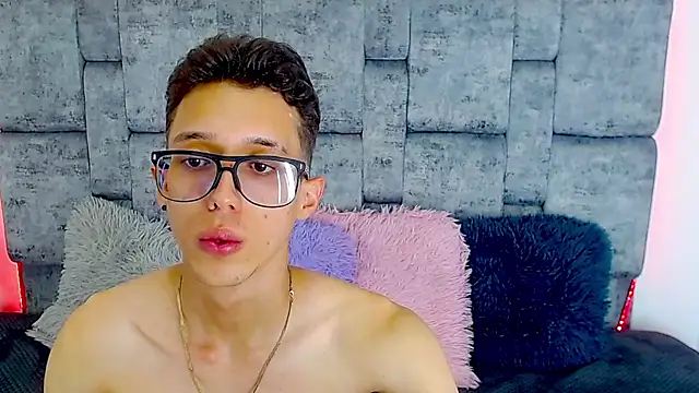 Snapshot of skinny_bigcock02 chatting on February 2025 10:39:02 PM skinny bigcock02 online show from February 2025 10:39:02 PM