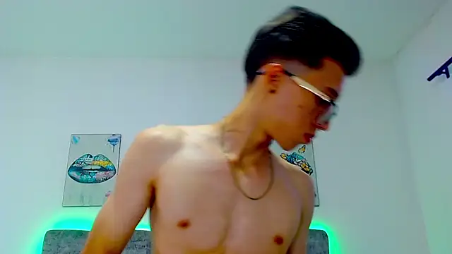 Snapshot of skinny_bigcock02 chatting on March 2025 10:42:01 PM skinny bigcock02 online show from March 2025 10:42:01 PM