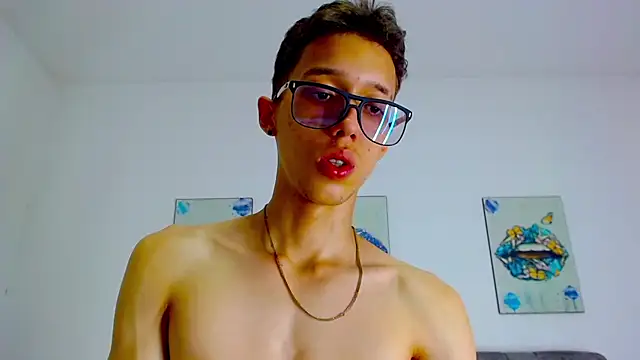 Snapshot of skinny_bigcock02 chatting on March 2025 07:32:01 PM skinny bigcock02 online show from March 2025 07:32:01 PM
