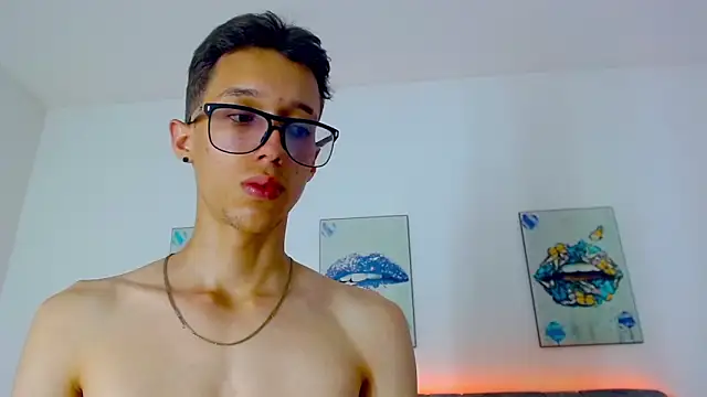 Snapshot of skinny_bigcock02 chatting on March 2025 10:43:01 PM skinny bigcock02 online show from March 2025 10:43:01 PM