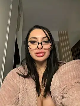 Mia Splash online show from December 2025 01:07:01 PM