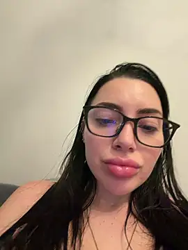 Mia Splash online show from February 2026 03:46:02 PM