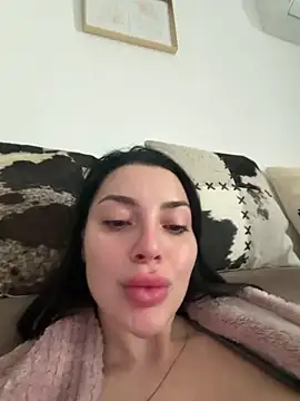 Mia Splash online show from March 2026 02:10:01 PM