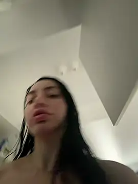 Mia Splash online show from March 2026 10:32:01 AM