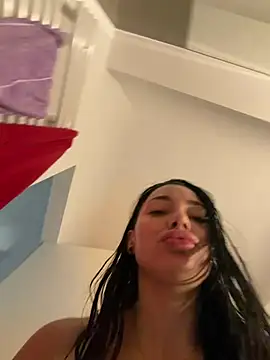 Mia Splash online show from April 2026 08:33:02 AM