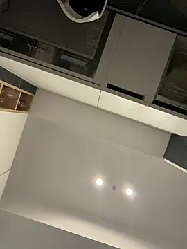 Mia Splash online show from April 2026 06:10:01 PM