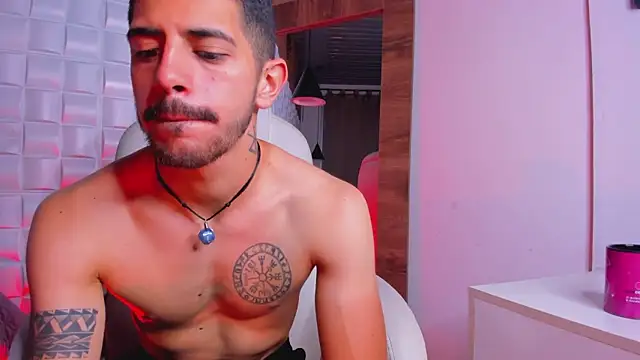 AlejandroStormm online show from December 2025 08:06:02 PM