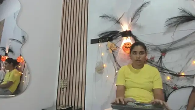 ElizaAndQuisha online show from October 2025 01:36:03 PM