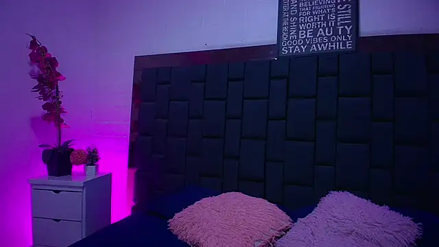 Lexi Howard  online show from September 2025 03:44:01 AM