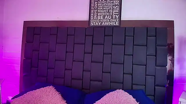 Lexi Howard  online show from September 2025 03:33:02 AM