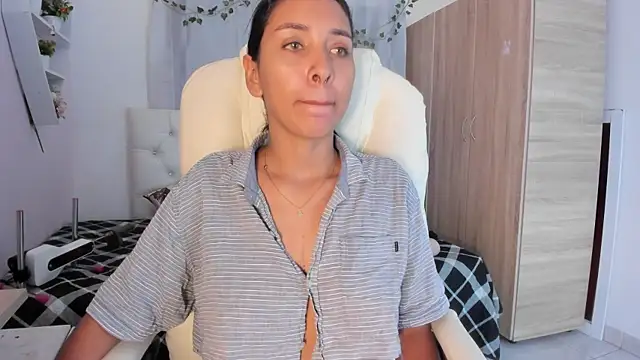 Emma lorense22 online show from November 2025 07:27:01 PM