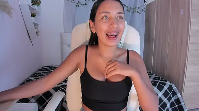 Emma lorense22 online show from December 2025 07:09:01 PM