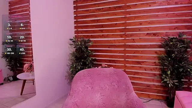 Laura Bonnet  online show from September 2025 03:39:02 PM