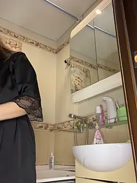 Lusi Luxary online show from November 2025 05:52:01 AM