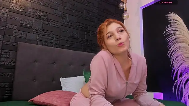 Maite Smith  online show from October 2025 12:17:02 PM