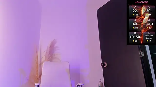 Maite Smith  online show from November 2025 12:27:02 PM