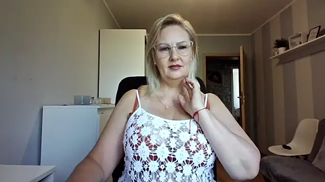 Snapshot of DianaLive chatting on July 2026 06:08:02 AM DianaLive online show from July 2026 06:08:02 AM