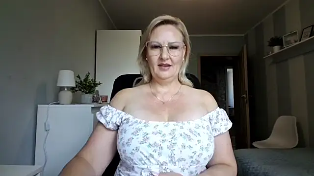 Snapshot of DianaLive chatting on July 2026 08:53:02 AM DianaLive online show from July 2026 08:53:02 AM