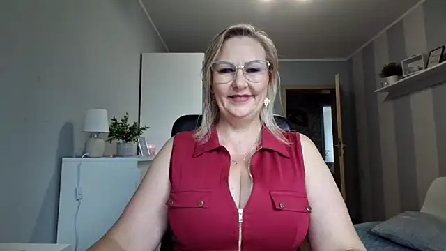 Snapshot of DianaLive chatting on July 2026 06:20:01 AM DianaLive online show from July 2026 06:20:01 AM