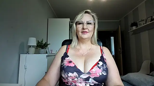 Snapshot of DianaLive chatting on August 2026 07:11:01 AM DianaLive online show from August 2026 07:11:01 AM