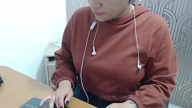 BloodyMaary  online show from February 2025 12:13:01 PM