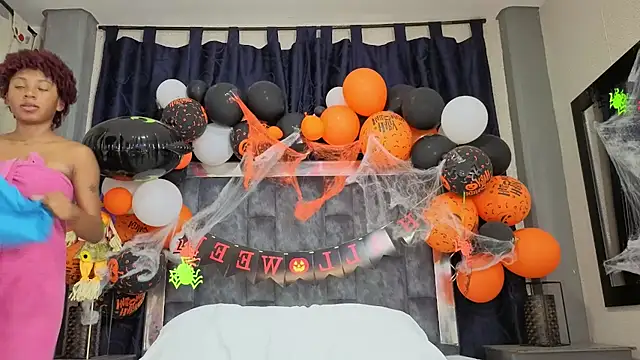 Effie cooper online show from November 2025 11:22:02 AM