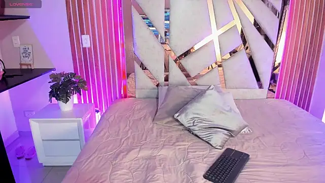 sweetviolet   online show from March 2025 12:45:01 PM