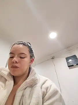 Snapshot of krolay16 chatting on October 2025 12:32:01 AM krolay16 online show from October 2025 12:32:01 AM