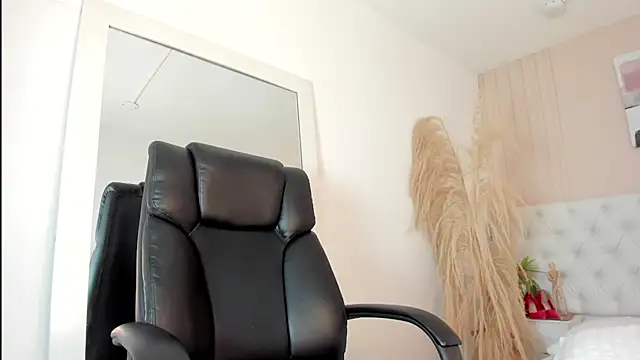 CHANELL 11INCHES online show from March 2025 11:03:02 PM