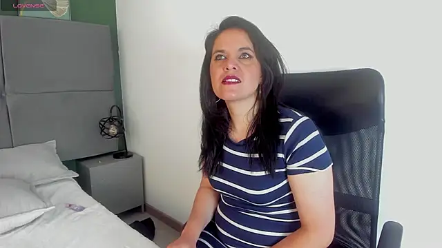 laura hotties online show from March 2025 04:02:01 PM