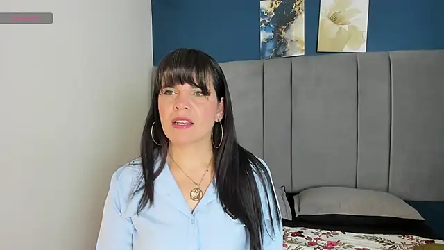 laura hotties online show from September 2025 01:11:02 PM