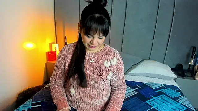 laura hotties online show from March 2026 01:05:01 PM