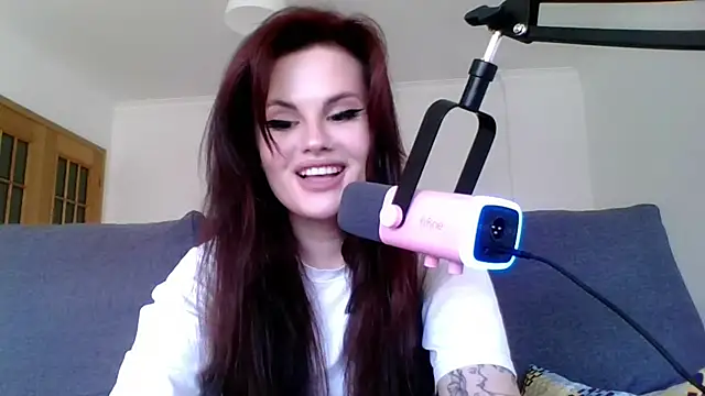 Snapshot of Della_Ideal chatting on March 2025 02:51:02 PM Della Ideal online show from March 2025 02:51:02 PM