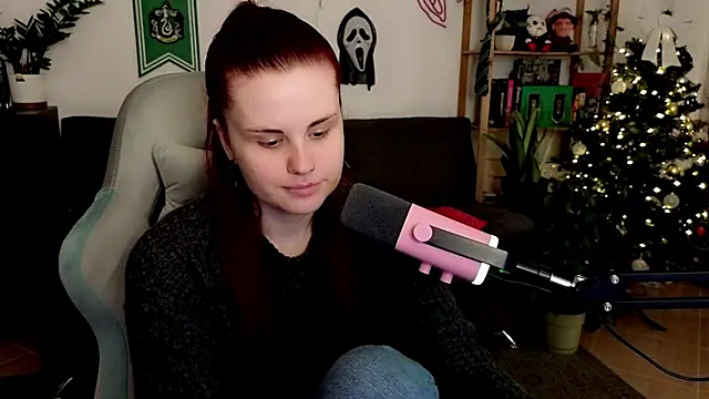 Della Ideal online show from December 2025 06:05:02 PM