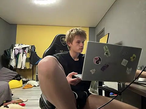 Snapshot of TaylerSigma chatting on February 2025 04:30:02 PM TaylerSigma online show from February 2025 04:30:02 PM