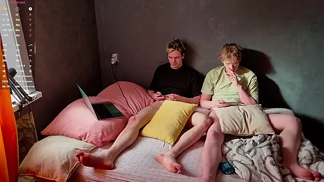 Snapshot of TaylerSigma chatting on March 2025 04:17:02 AM TaylerSigma online show from March 2025 04:17:02 AM