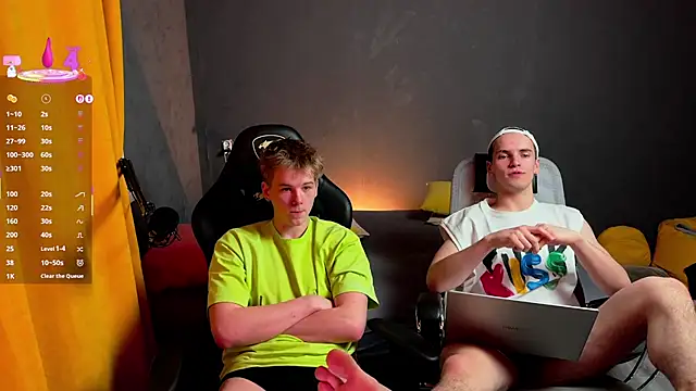 Snapshot of TaylerSigma chatting on March 2025 05:12:02 PM TaylerSigma online show from March 2025 05:12:02 PM