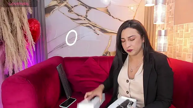 Snapshot of Bella_williamss_ chatting on October 2025 07:49:02 PM Bella williamss online show from October 2025 07:49:02 PM