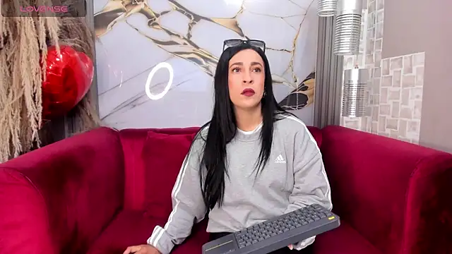 Bella williamss  online show from December 2025 01:18:02 PM