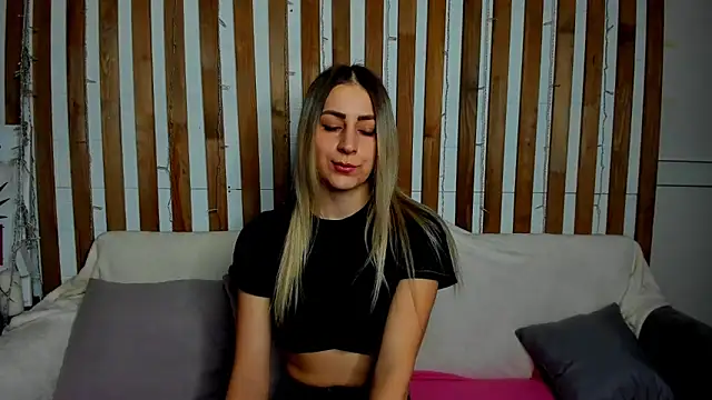 Ellen Ross online show from February 2025 08:17:01 AM