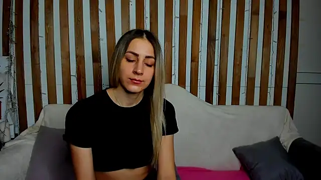 Ellen Ross online show from February 2025 11:21:02 AM