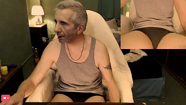 maxdaddy690 online show from December 2024 09:52:01 PM