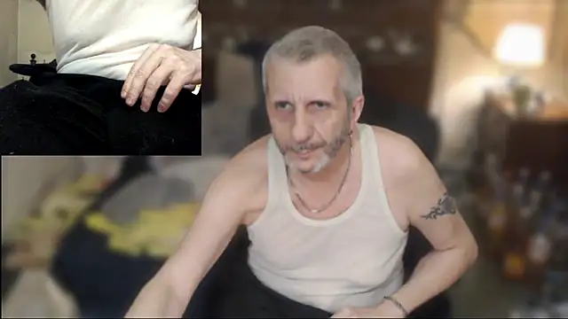 maxdaddy690 online show from May 2026 11:56:01 PM