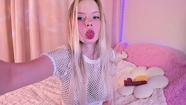 Snapshot of AngelicaaHeaven chatting on March 2025 03:27:01 PM AngelicaaHeaven online show from March 2025 03:27:01 PM