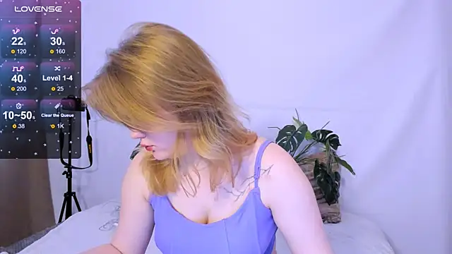 LaseyMoon online show from March 2025 04:23:02 AM