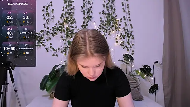 LaseyMoon online show from March 2025 04:30:02 AM